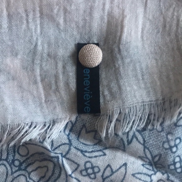 Oversized shawl from Genevieve Dostaler - Picture 2 of 6